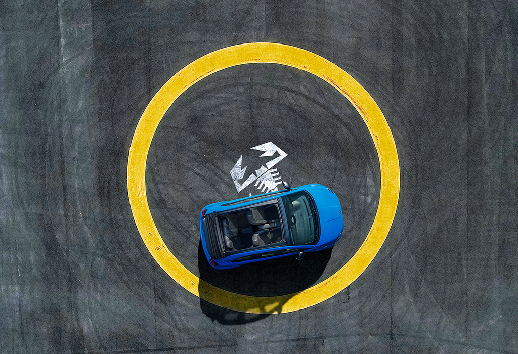 SENSORI DI PARCHEGGIO 360° E TELECAMERA POSTERIORE