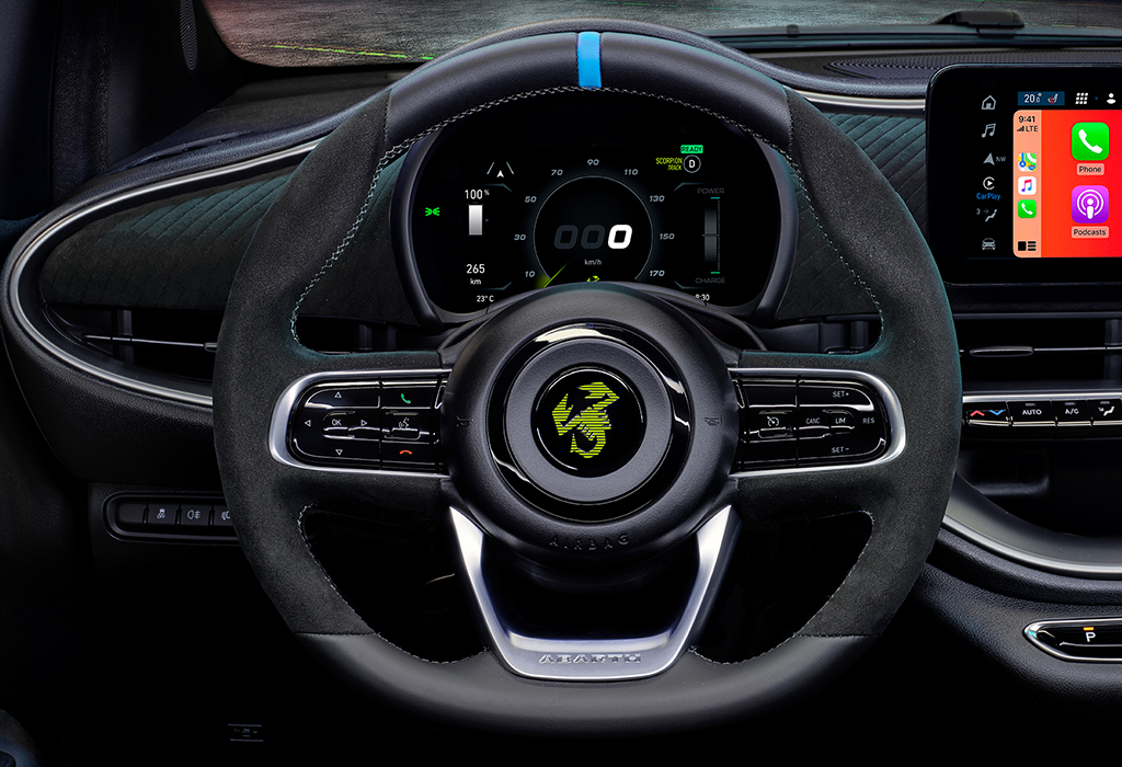VOLANTE SPORTIVO IN ALCANTARA E PELLE